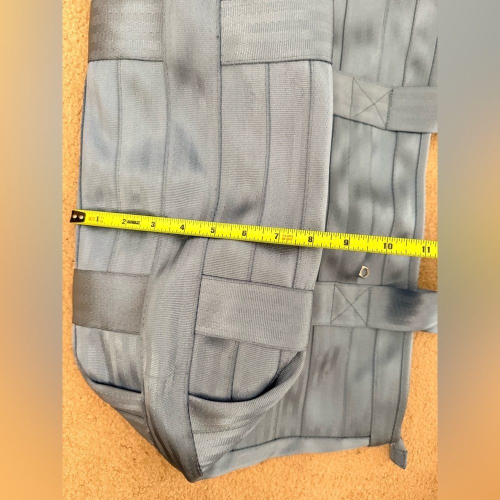 Maggie bag seatbelt tote bag XL
Blue/gray
Excellent condition - Picture 9 of 9